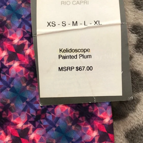 NUX Rio Capri Leggings in Kaleidoscope Painted Plum Size Small - Picture 7 of 14